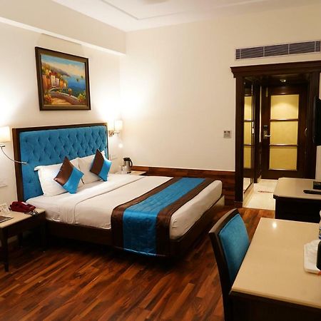 Hotel Park Grand Chandīgarh Exterior foto