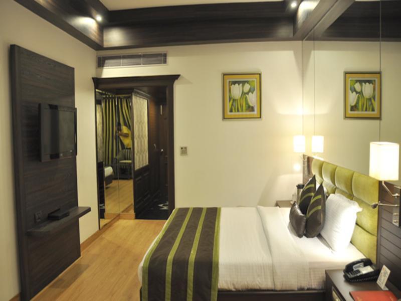 Hotel Park Grand Chandīgarh Exterior foto