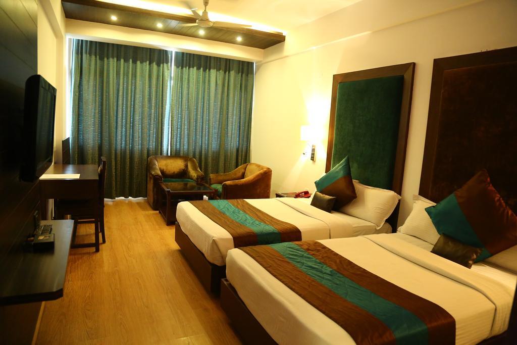 Hotel Park Grand Chandīgarh Exterior foto