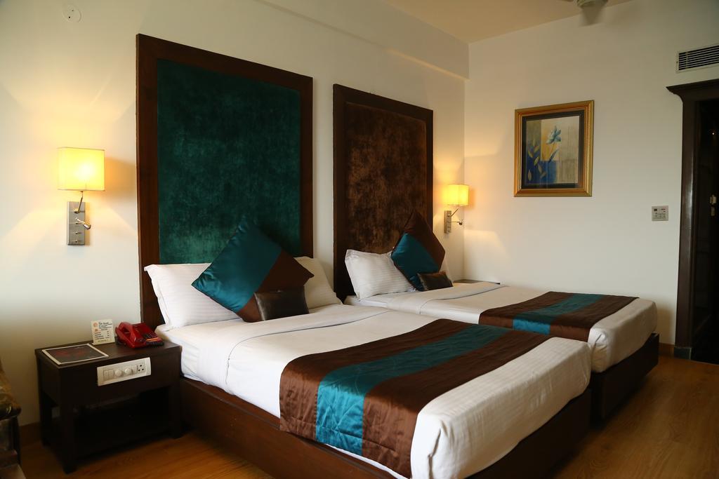 Hotel Park Grand Chandīgarh Exterior foto