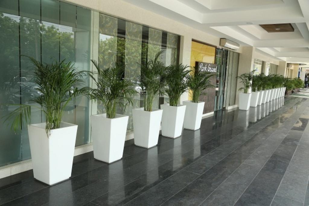 Hotel Park Grand Chandīgarh Exterior foto