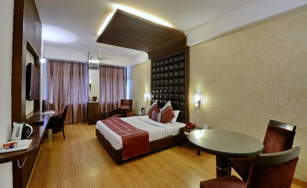 Hotel Park Grand Chandīgarh Exterior foto