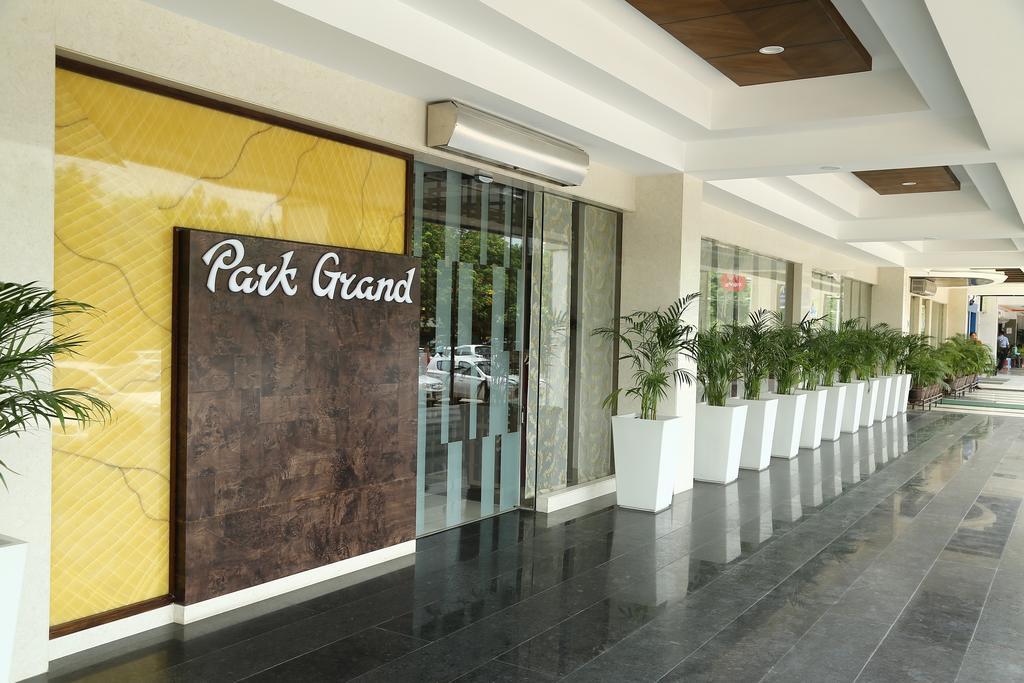 Hotel Park Grand Chandīgarh Exterior foto