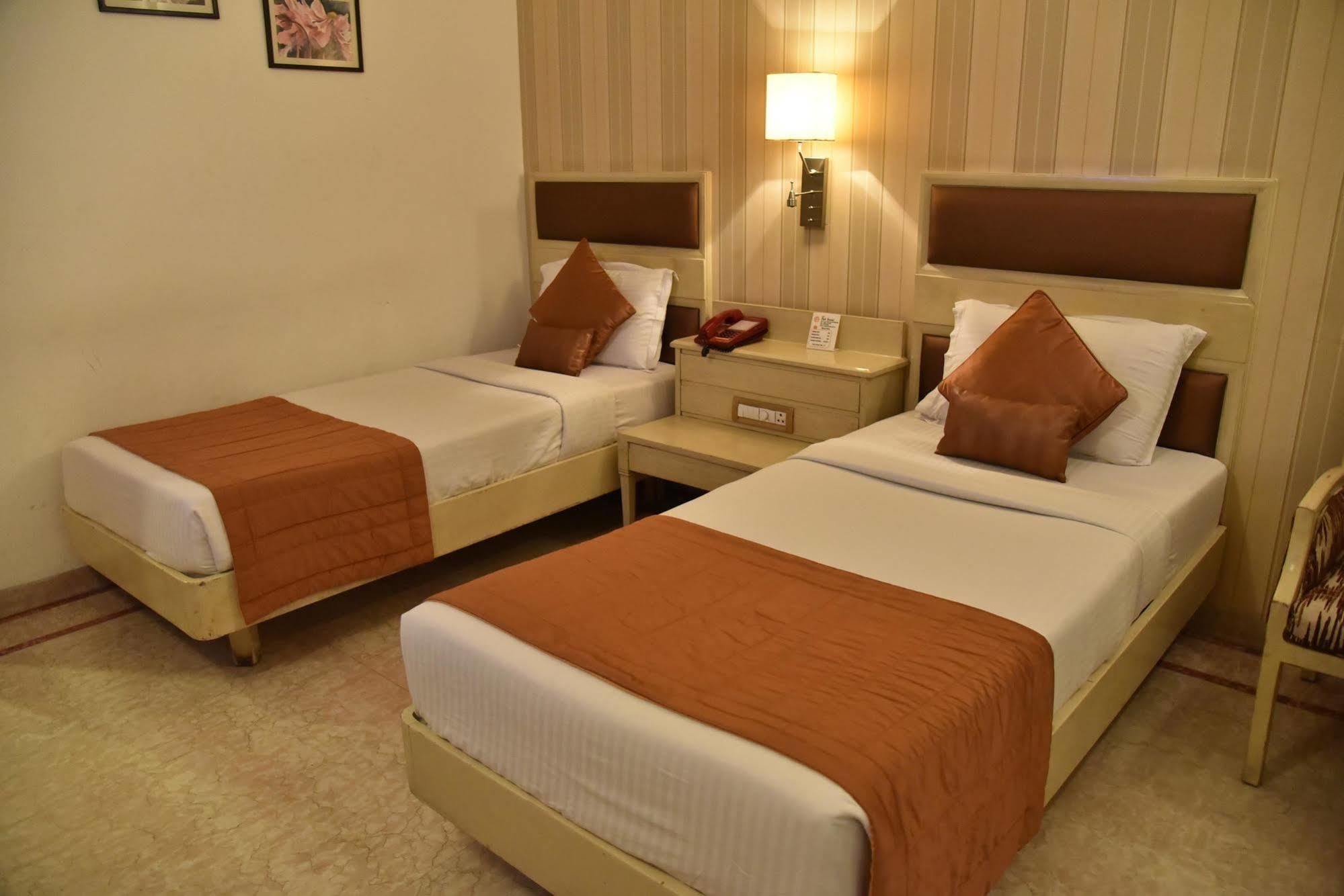 Hotel Park Grand Chandīgarh Exterior foto
