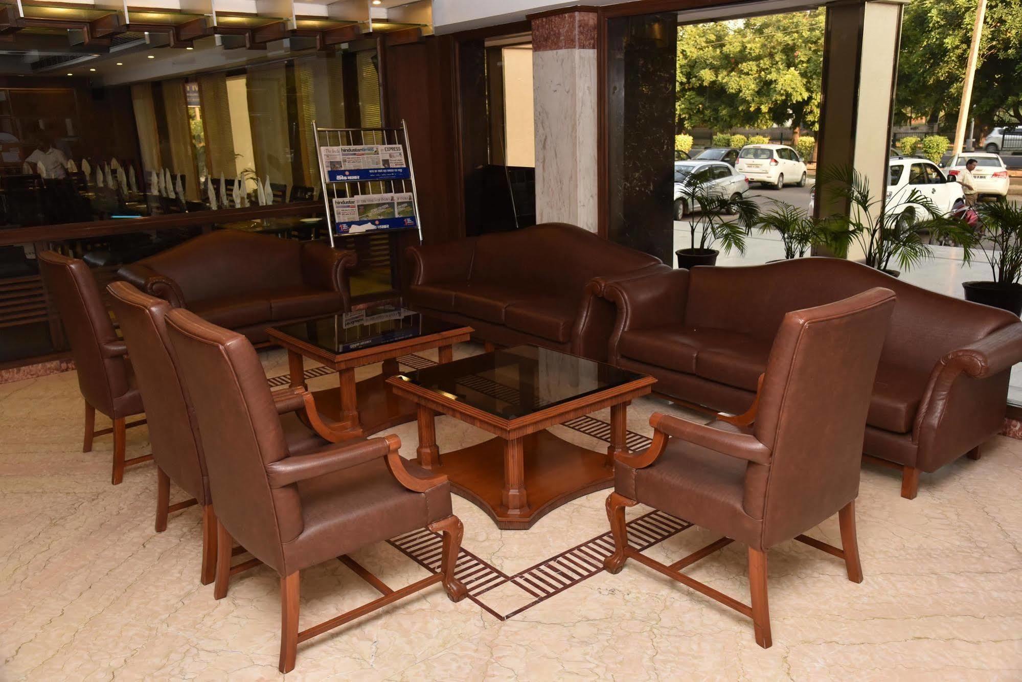 Hotel Park Grand Chandīgarh Exterior foto